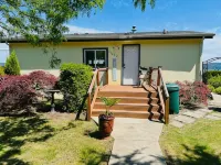 Waterfront Hoodsport Cabin, Hood Canal Beach Oasis