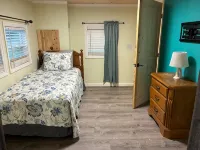 Mermaid Cove & Flip Flop Tiki, boat dock, access to homosassa river, waterfront. - 3-Star
