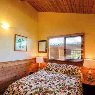 Gorgeous 3b/2b house minutes from Natl Park & Volcano Village. Family friendly! Rooms