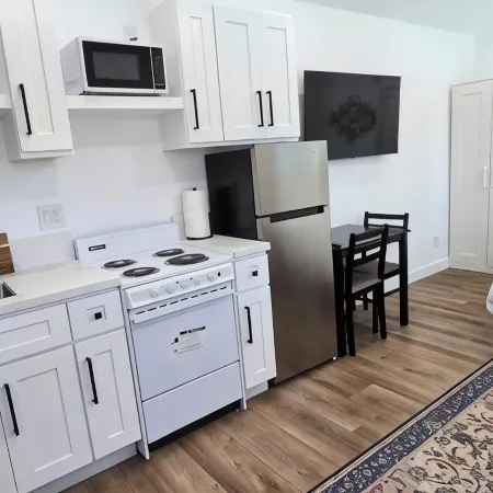 Cozy studio with WiFi and AC in welcoming Westminster