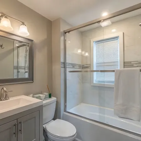 2-bedroom apartment in brilliant Montclair with AC, WiFi