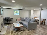 Serene Neighborhood Near Beach; under 10 Min. to Hospitals, Universities, & DT