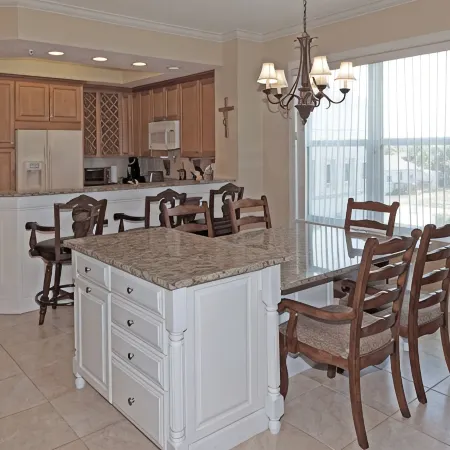Gorgeous Oceanfront 3Bedroom Away From The Hustle and Bustle