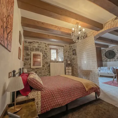 Loft with flowered courtyard in Val d'Orcia Radicofani
