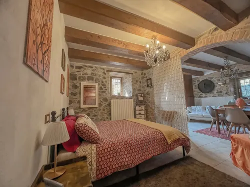 Loft with flowered courtyard in Val d'Orcia Radicofani