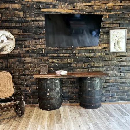 3-bedrooms, 2 bathrooms upstairs cabin in charming French Lick with AC
