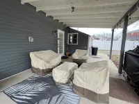 Pet-Friendly Charming  & Cozy 3-bedroom house AC & WiFi in pleasant Youngstown Hotels in Boardman Township