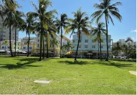 Luxurious Ocean Front Condo in The Carlyle at Miami Beach on Ocean Drive - Jacuzzi