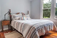Lovely 2 Bedroom Carriage House Unit with Loft