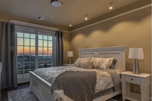 “Inn on the Harbor” Stunning sunsets, centrally located, cozy getaway!