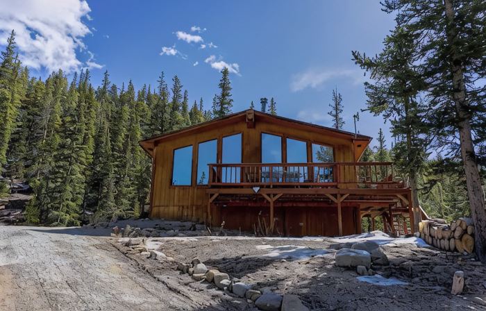 Mountain Base Camp, 2 Bedroom, Wood Stove Amazing Views, Middle of Everything