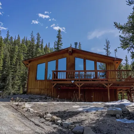 Mountain Base Camp, 2 Bedroom, Wood Stove Amazing Views, Middle of Everything