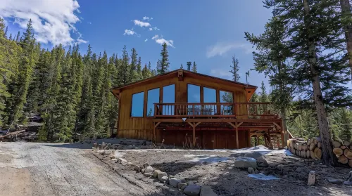 Mountain Base Camp, 2 Bedroom, Wood Stove Amazing Views, Middle of Everything - 3-Star