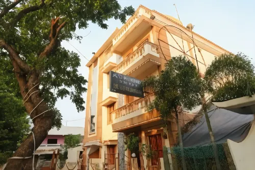 Le Apex Guest House - Homestays