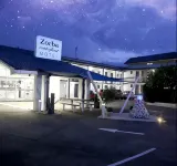 Zorba Waterfront Motel - parking