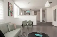 Bright 2BR  Rooftop  Walk to Beach - 3-Star