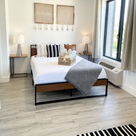 Boho Queen Studio Near NYC, Ewr, MetLife