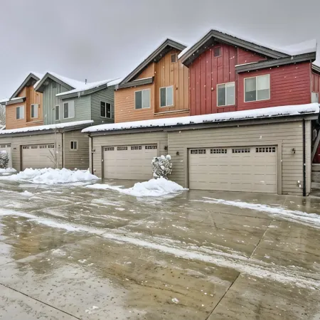 Family friendly 3 bdrm, hot tub, close to Canyons Village, interior designed