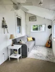 Enchanted Waterfront Cottage - WiFi
