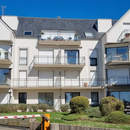 Beautiful renovated apartment with sea view in the center of Concarneau