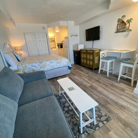Daytona Beach Oceanfront 4 Fl Great Rates with Spectacular Views of the beach