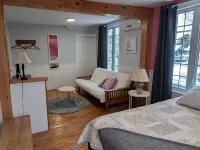 Au Saut du Lit Hotels in Magog