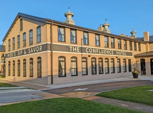 The Confluence Hotel - breakfast