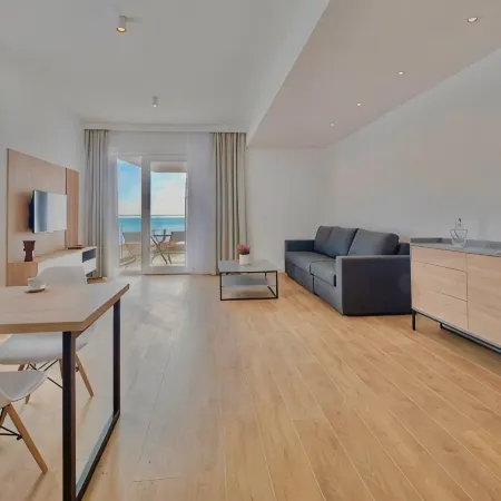Two Bedroom Apartment with Sea View Jake
