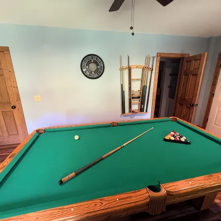 Spacious 4-bedroom house in serene Hiawassee with WiFi, AC