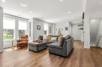 Newly Renovated Luxury 5Br Home + Office, Walk to Beach & Town - 3-Star
