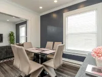 3 miles to B Ball, 5 min walk to Downtown! Stocked Kitchen, AC, WiFi, W/D โรงแรมในโอเนออนตา