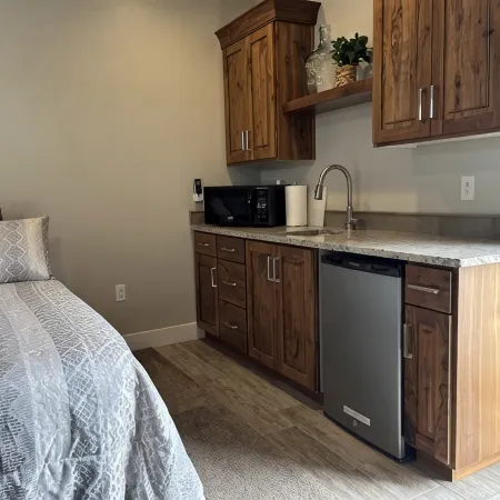 New Comfy Cozy Casita near the Lakes, Dunes & Golfing! Perfect Couples Getaway!