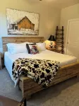 Located in the heart of Prescott just blocks away from Historic downtown square. - 4-Star
