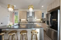 Ultra Heated Rooftop Pool! Arcade, Elevator, EV Charger, Sleeps 12, Full Home - สระว่ายน้ำส่วนตัว
