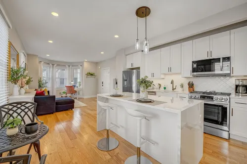 Palmer Square 1BR w/ Private Patio - 4 tähden