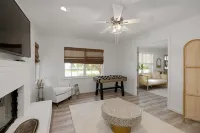 Beachie Cottage with luxury Spa, steps to the beach. - Country Houses