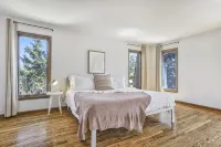 6k SQ. FT./ 72 Acre Wildlife Preserve/ Hot Tub/ Grand Views  호텔