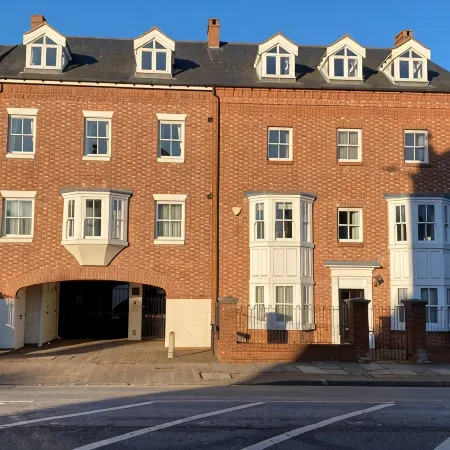 Luxury, modern town centre, 2 beds, free parking for one vehicle
