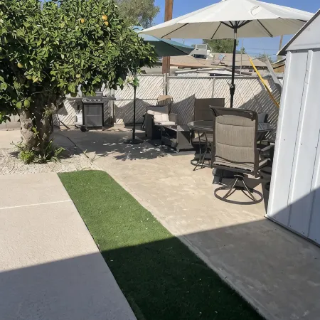 COZY HOME WITH SPARKLING POOL AND PET  FRIENDLY