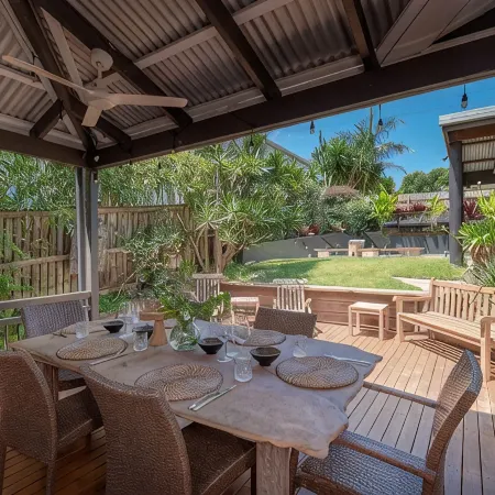 "Summer Salt Sunshine + Pets & HEATED POOL 150m to the beach!