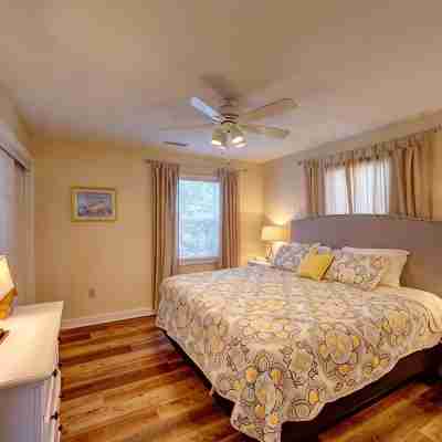 Ocean View- 5 min Walk to Beach, Volleyball Rooms