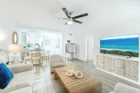Modern Coastal 2Br on Intracoastal • Walk to Beach - Condos