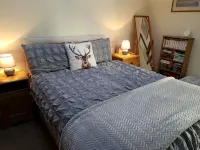 Entire Detached Cottage in Stunning Rural Village - Хоумстей