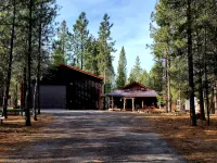 Pinecone Cabin, Couples Retreat, Hot Tub, Pet Friendly, Private! - Chalets