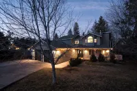 Modern Midtown Home w/ Luxury Finishes & Hot Tub! - بيت ضيافة