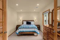 Oceanfront 6Br Home in the Heart of Manzanita. Escape Your Troubles Here! - Wifi