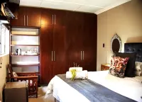 Kroon Manor - Homestays