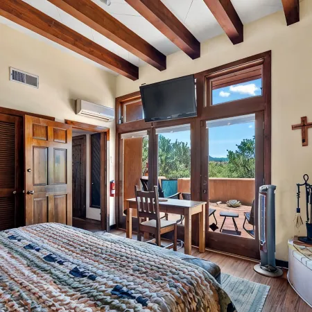 Private Luxury Mountain View Retreat Just 12 Minutes from the Santa Fe Plaza.