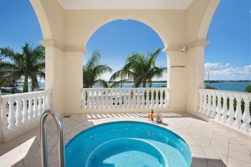 The Grand Apartments - Swimmingpools