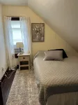Lakeshore Legacy - Cozy 4 Bedroom on BlueDog Lake - Great for Families & Friends - Homestays